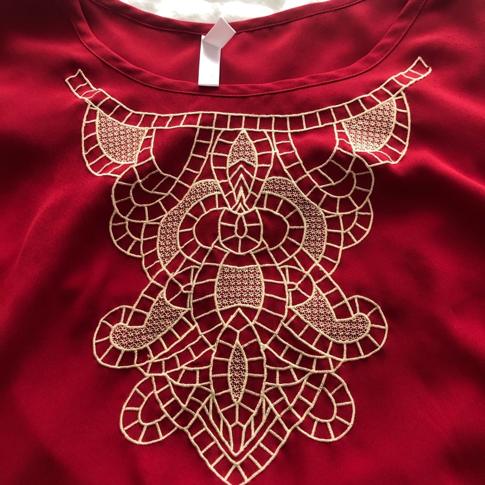 Red shirt - Picture 2 of 2